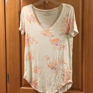 Floral vneck top